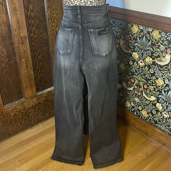 RISEN HIGH RISE STRAIGHT Black Denim Distressed - Picture 2 of 6